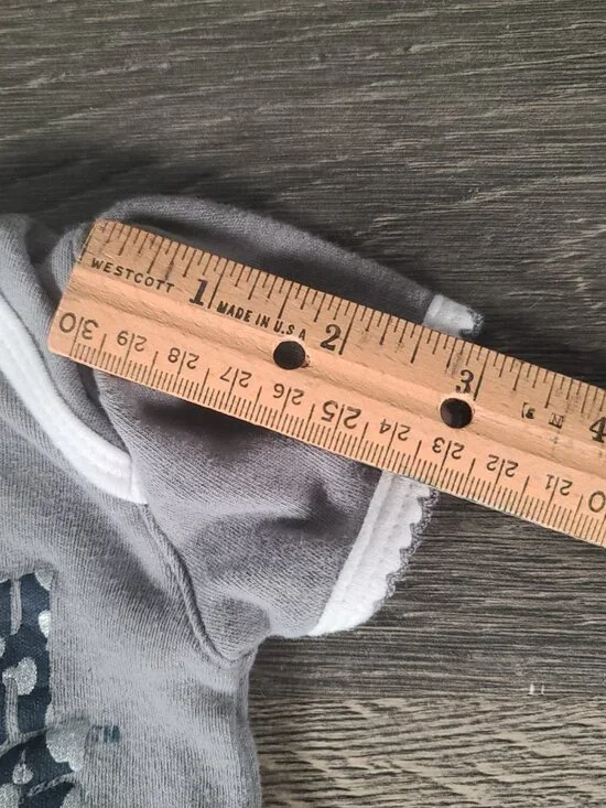 Lot of 2 Majestic New York Yankee Baby Girl's Size 0-3 Onesies. - Picture 15 of 15